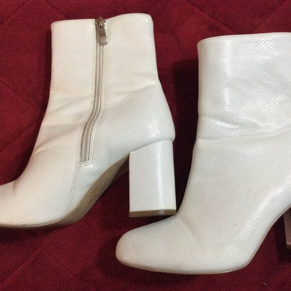 White Embossed Vinyl Ankle Boots Size 5.5 - Picture 5 of 8